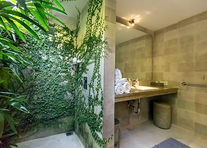 Esha Drupadi Seminyak Villa *